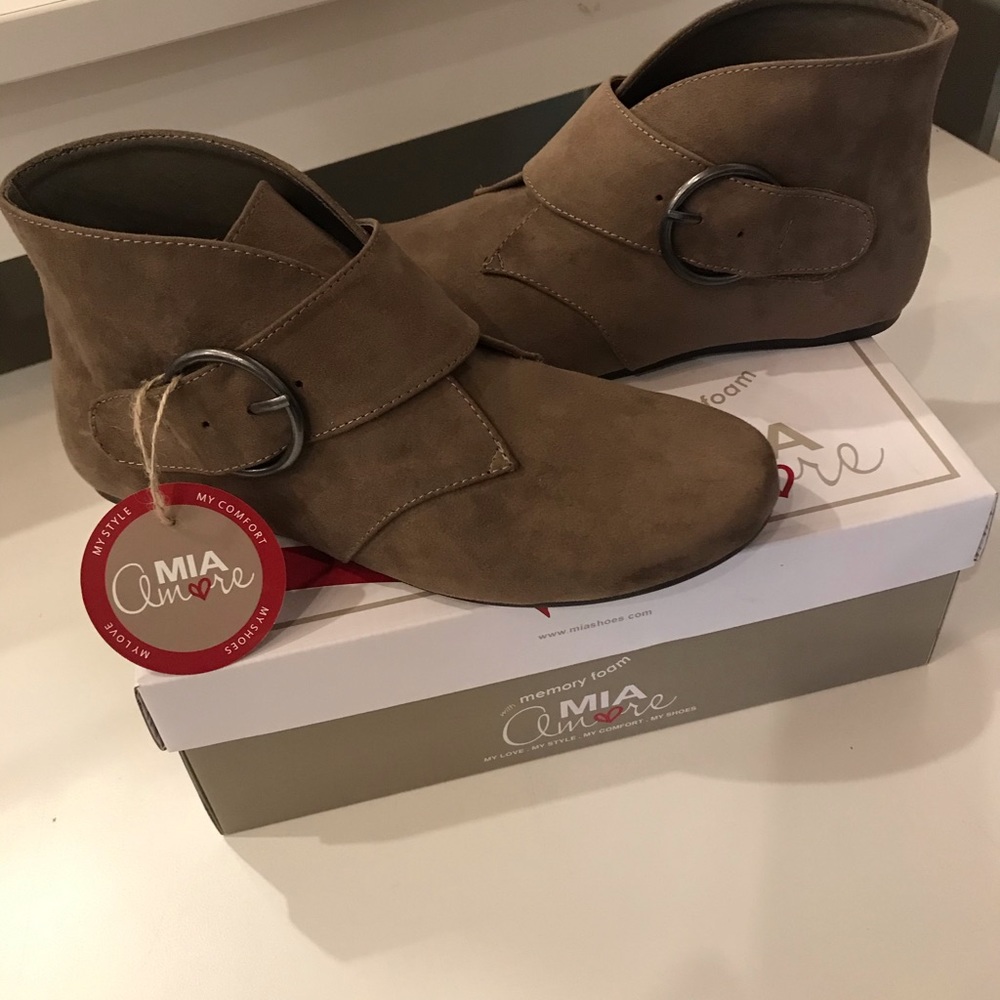 Clarissa bootie-wide